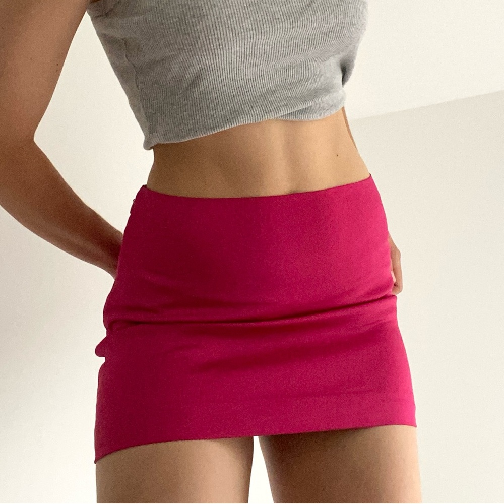 Aritzia // hot pink mini skirt